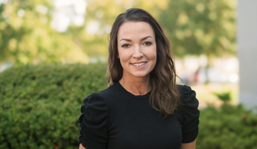 headshot image of Becky Ponder