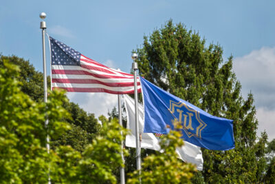 american flag with university of illinois flag