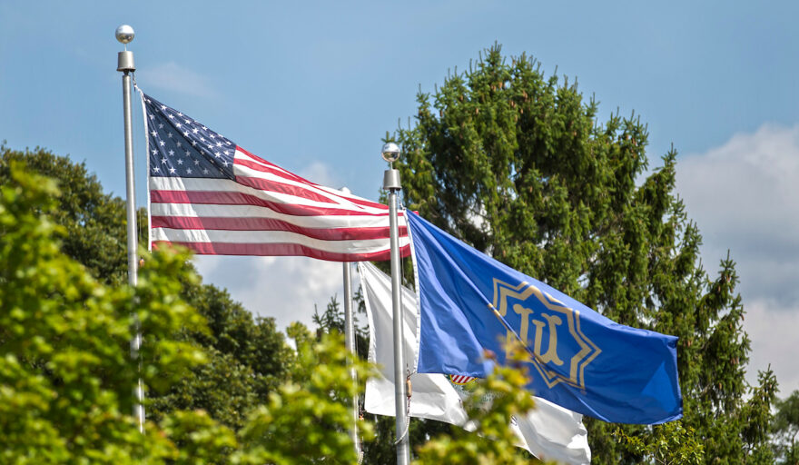 american flag with university of illinois flag